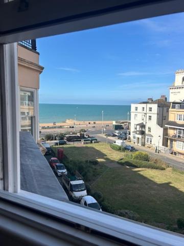 Garden Square Central 2 Bed & Sea-View Apartment Brighton Екстериор снимка